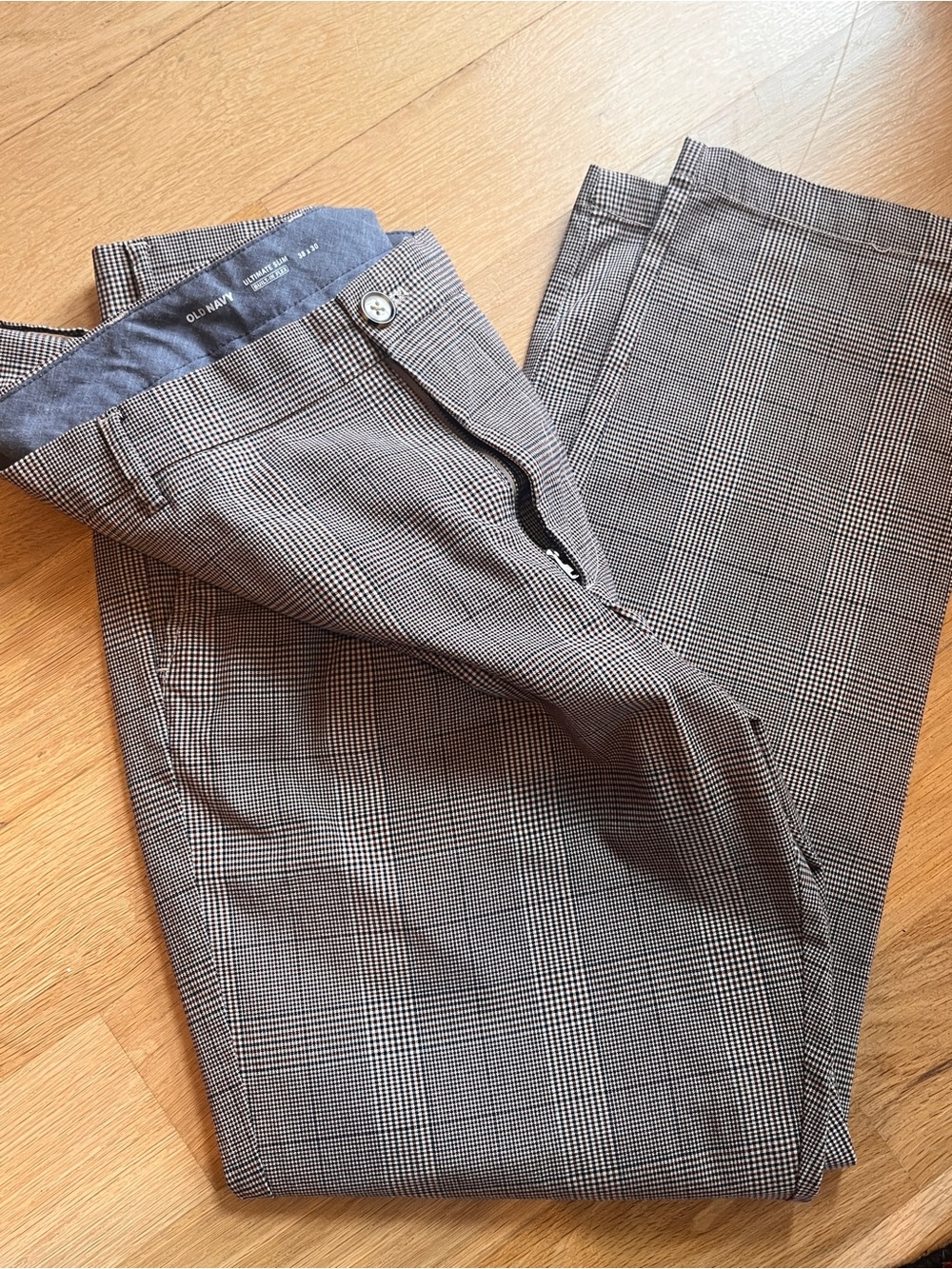 Old Navy Men’s Black and Gray Glen Plaid Dress Pants - 38x30